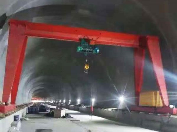 MH型电动葫芦门式起重机（箱式）